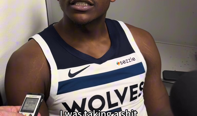 开云官网-人有三急！爱德华兹谈晚上为何没首发：我正在厕所上大的呢