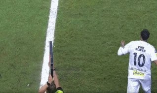 内马尔桑托斯首秀：挨踢，被扪，突突突！