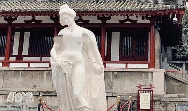 开云体育-贵妃半裸出浴雕像被指“不雅观”